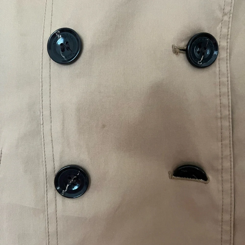 Burberry Tan Double-Breasted Trench Coat with Iconic Check Lining - Picture 4 of 16